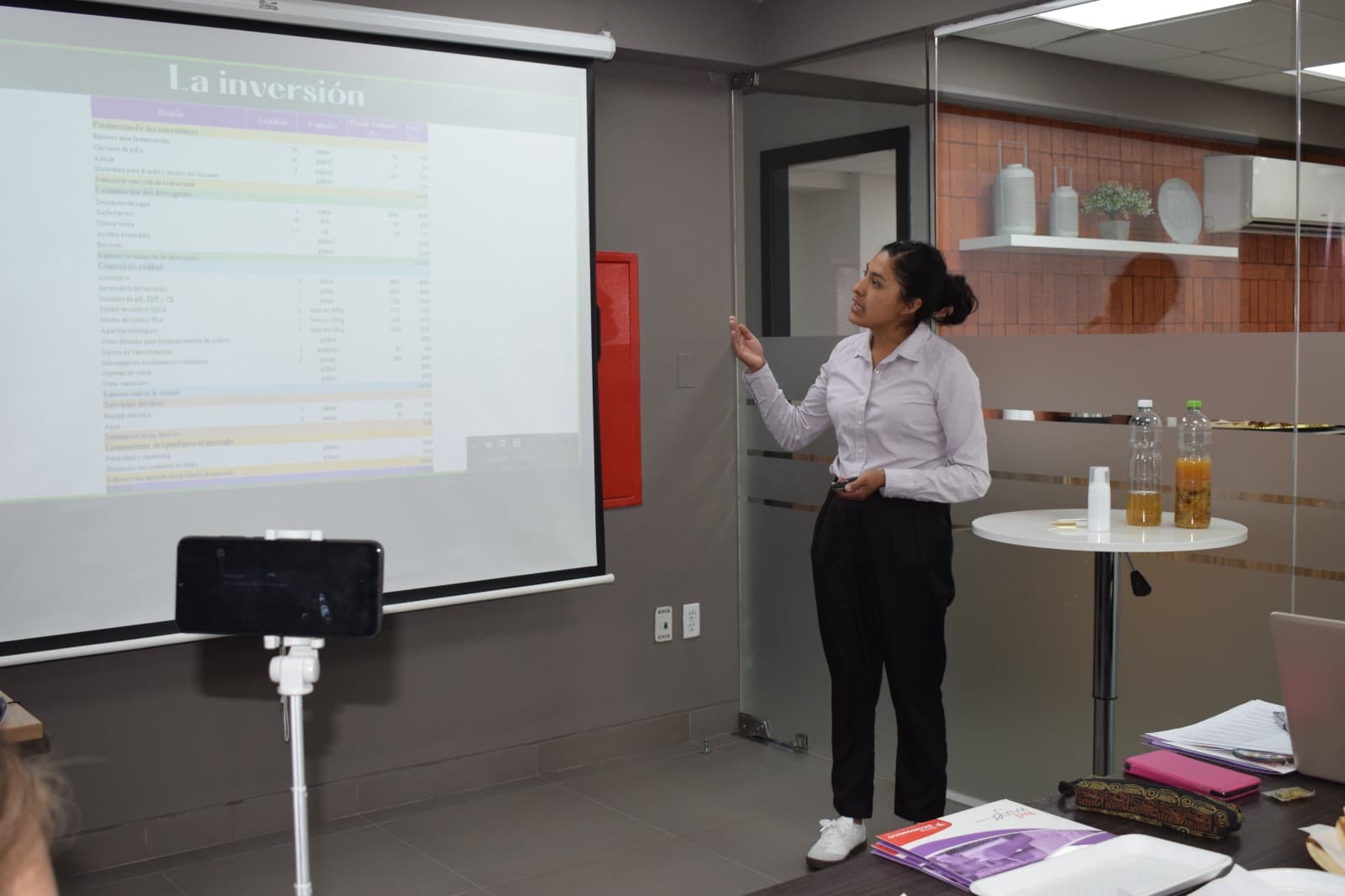 34 emprendedoras avanzan a la semifinal del Reconocimiento Red Mujer 2026 y recibirán mentoría para fortalecer sus negocios