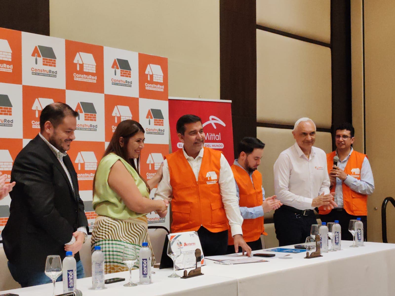 ConstruRed de SOBOCE continua su expansión y firma alianza con Importadora Monterrey, que beneficiará a ferreteros y consumidores